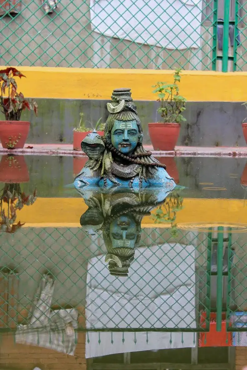 Escultura de Shiva saliendo del agua en Kirtipur, barrio de Katmandú, Nepal